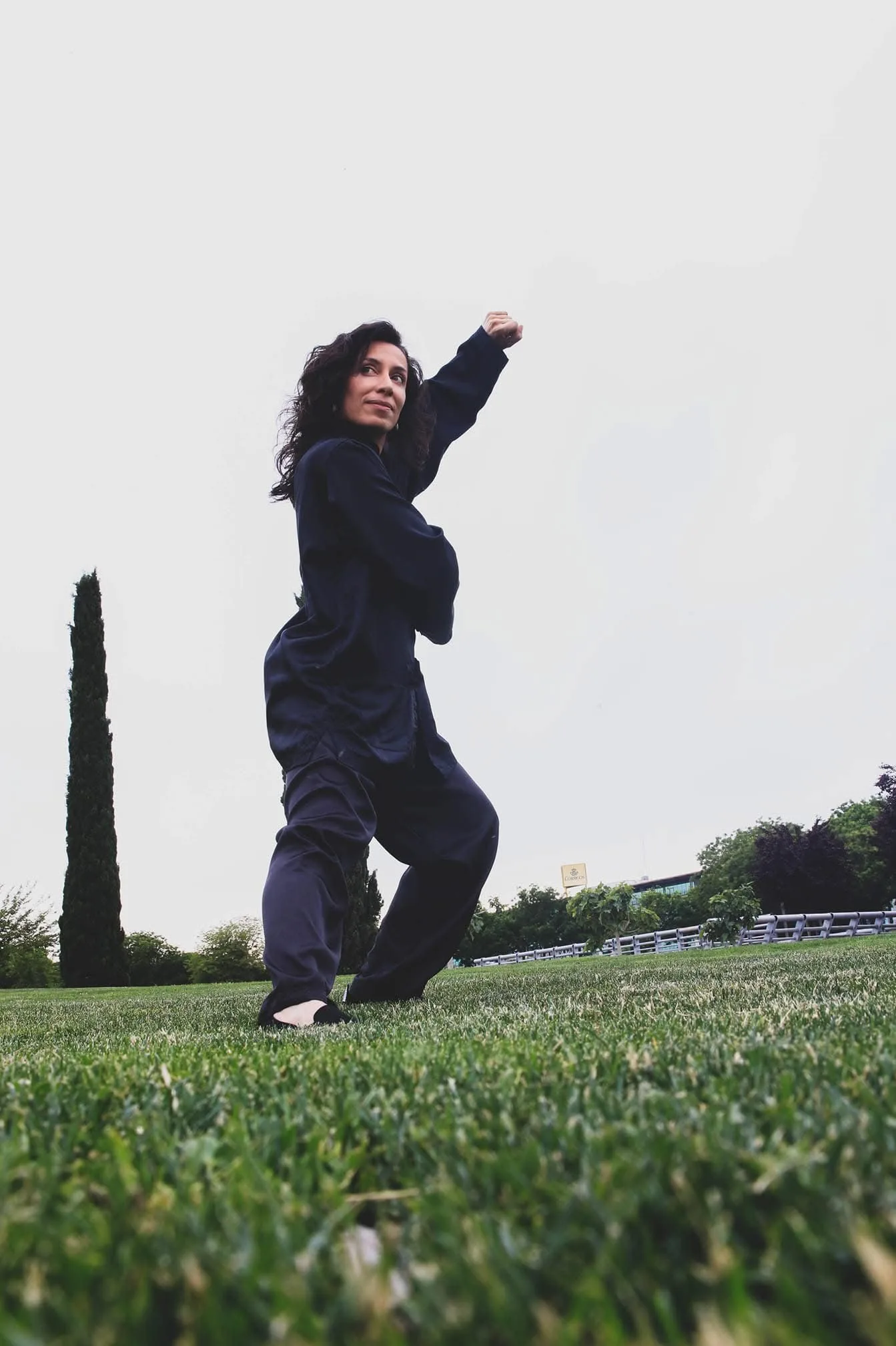 Sara Tau practicando Chi Kung en un parque